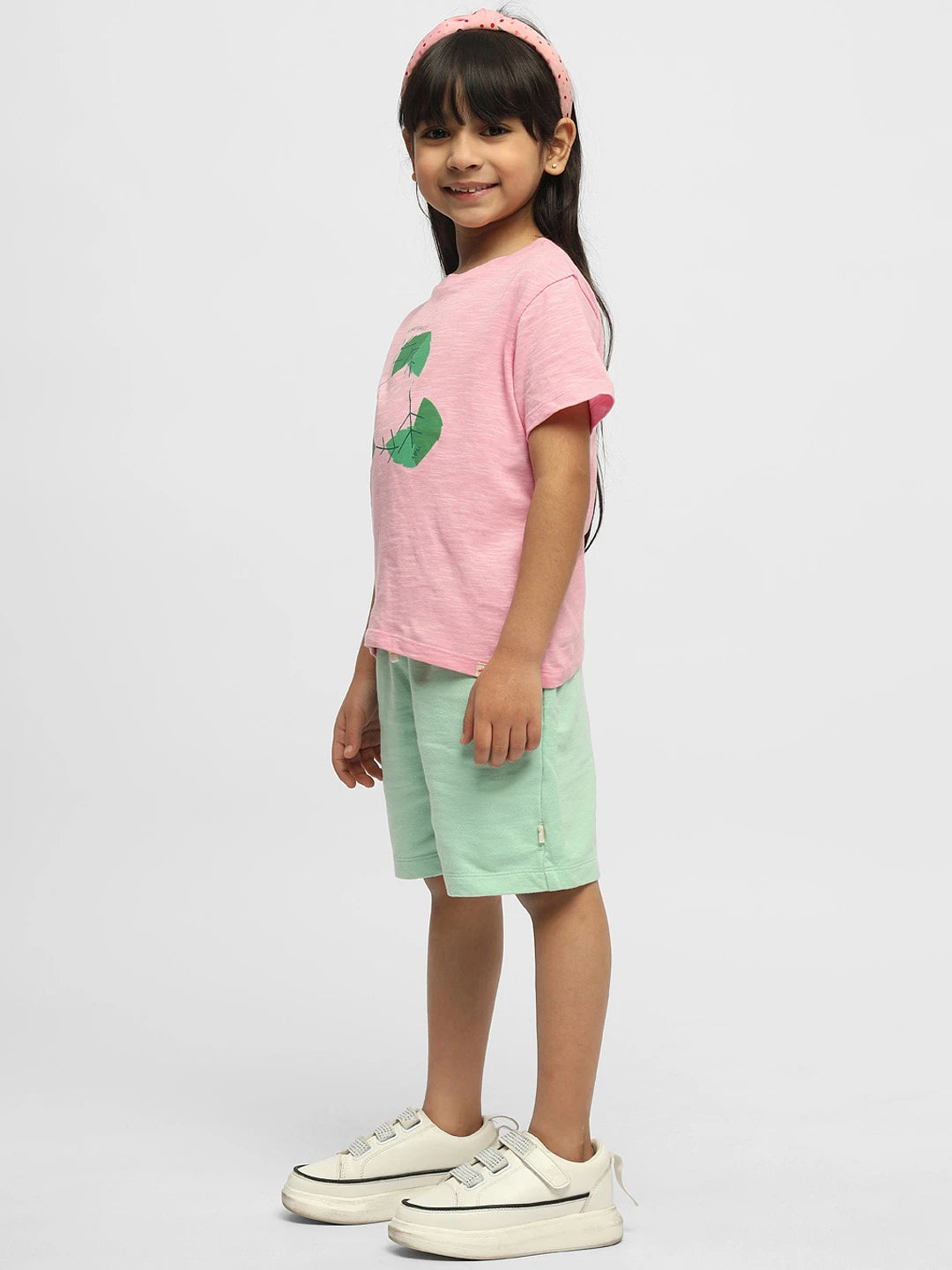 Girls Graphic T-Shirt & Solid Pants Set
